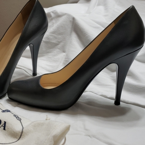 Prada shoes - Picture 2 of 5